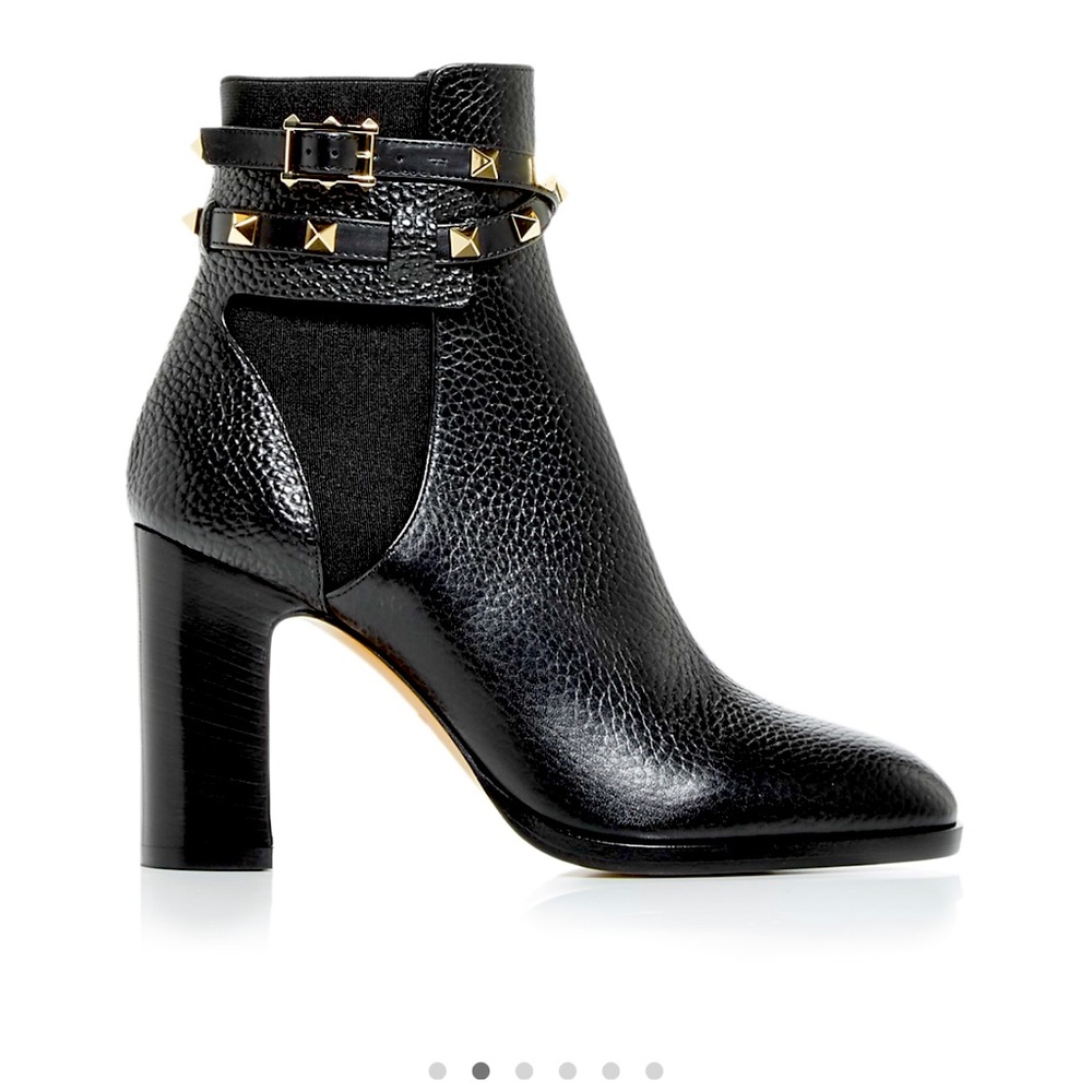 🤎Valentino Rockstud peopled black leather bootie, Size 39🍁